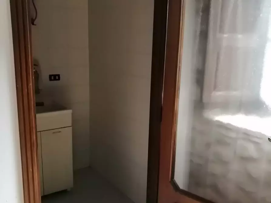 Immagine 16 di Locale commerciale in affitto  in P.zza V.Veneto a Castel San Niccolò