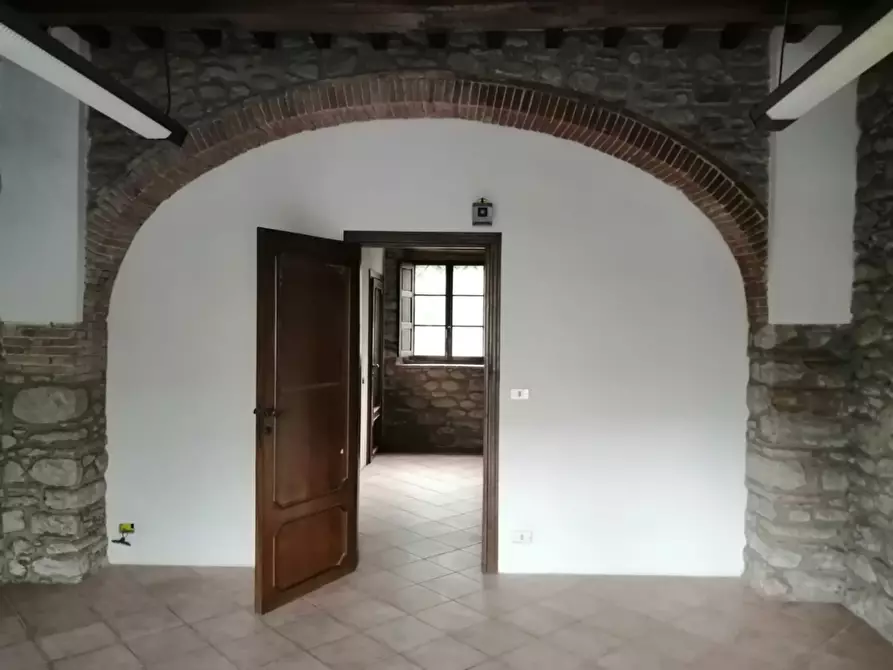 Immagine 18 di Locale commerciale in affitto  in P.zza V.Veneto a Castel San Niccolò