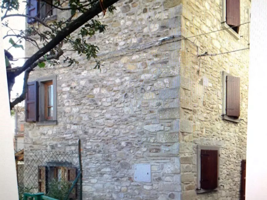 Immagine 1 di Palazzo in vendita  in VIA BORGUCCIO a Castel Focognano