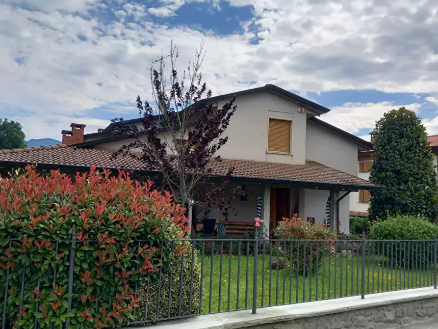 Immagine 1 di Casa indipendente in vendita  in VIA POGGIO MENDICO a Bibbiena