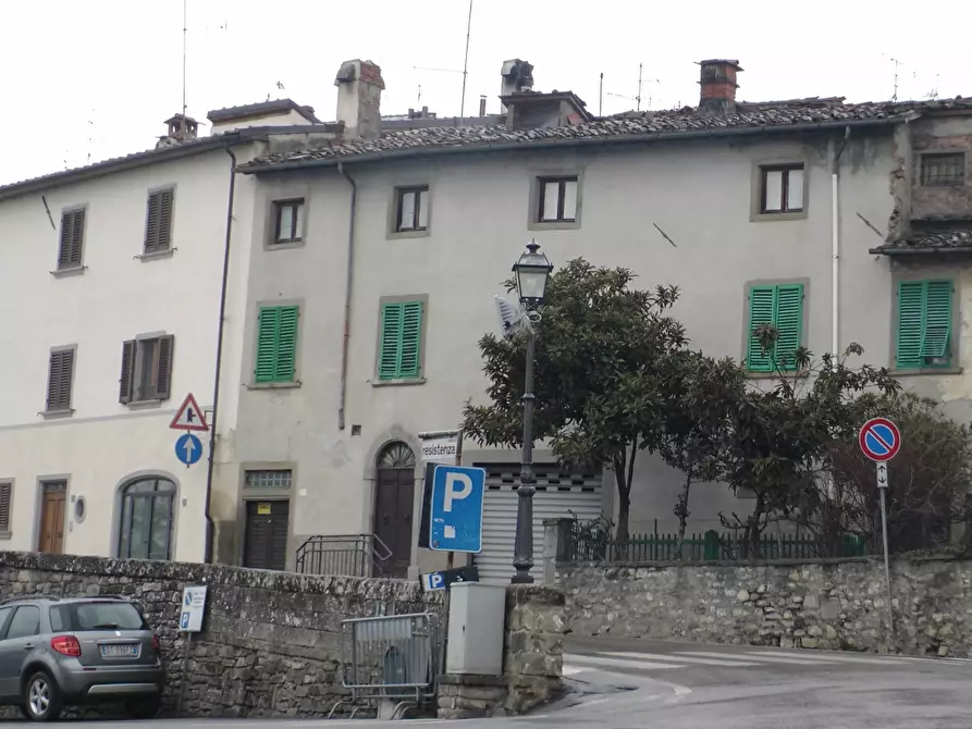 Immagine 1 di Palazzo in vendita  in via Giuseppe Garibaldi a Bibbiena
