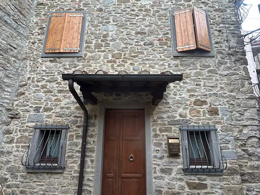 Immagine 1 di Palazzo in vendita  in VIA BIAGINO a Chitignano