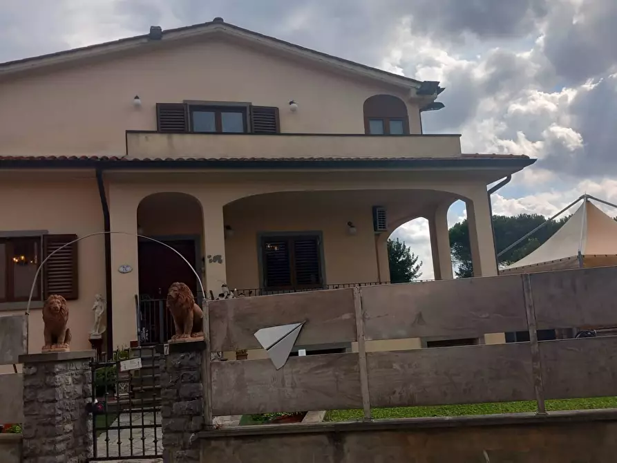 Immagine 1 di Villa in vendita  in LOCALITA' CHIANI a Arezzo