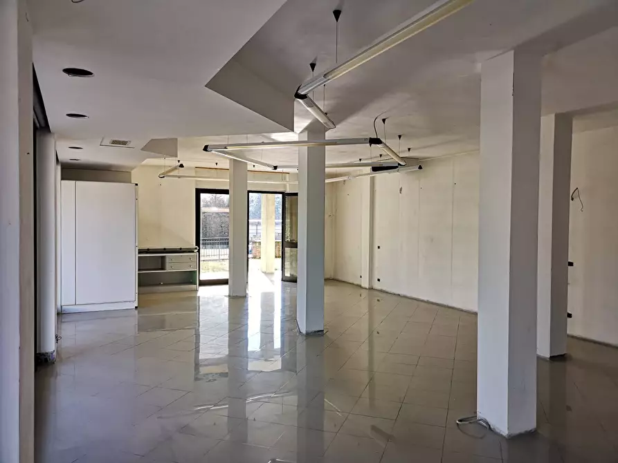 Immagine 5 di Locale commerciale in vendita  in SS310 a Pratovecchio Stia