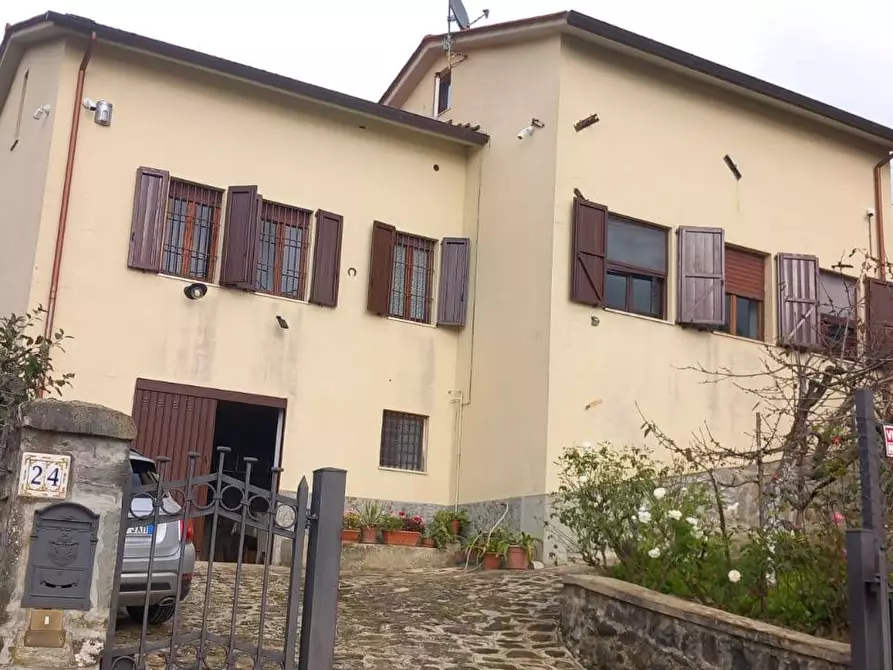 Immagine 1 di Casa indipendente in vendita  in LOC BANZENA a Bibbiena