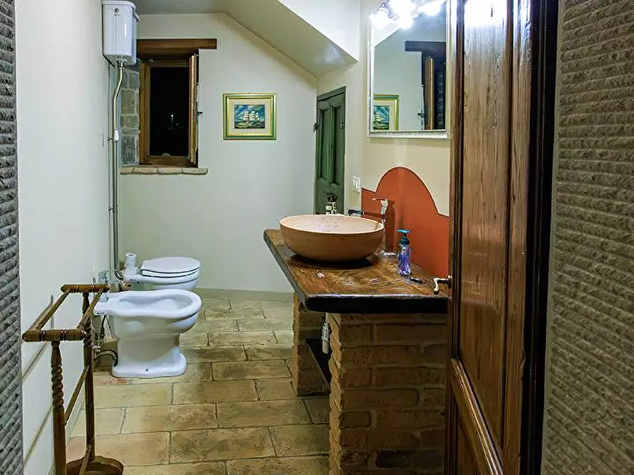 Immagine 17 di Villa in vendita  in LOC TULLIANO a Castel Focognano