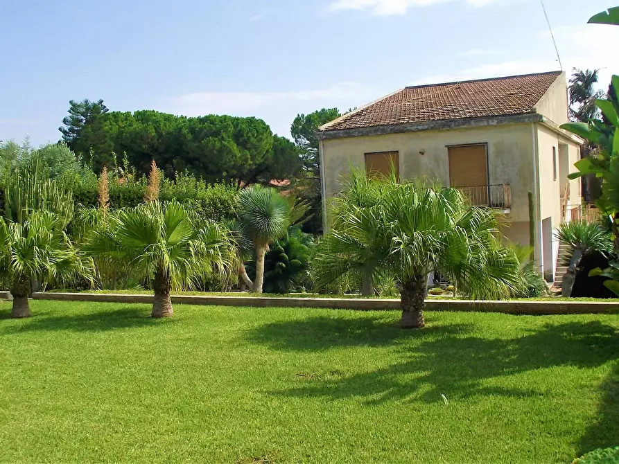 Immagine 1 di Villa in vendita  in Via Capri a Siracusa