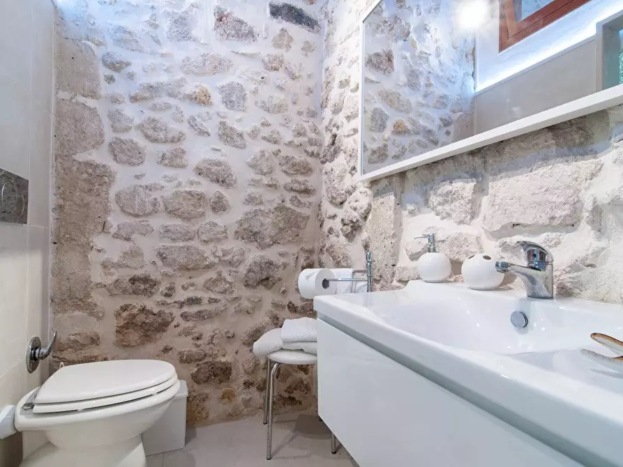 Immagine 6 di Casa indipendente in vendita  in via ruggero settimo a Siracusa