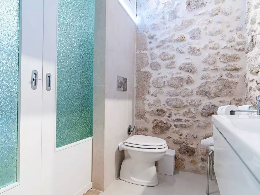 Immagine 10 di Casa indipendente in vendita  in via ruggero settimo a Siracusa