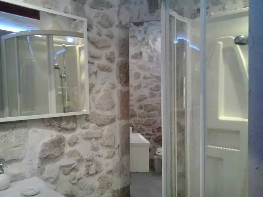 Immagine 15 di Casa indipendente in vendita  in via ruggero settimo a Siracusa