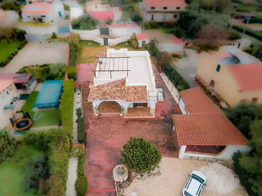 Immagine 3 di Villa in vendita  in via mallia a Siracusa