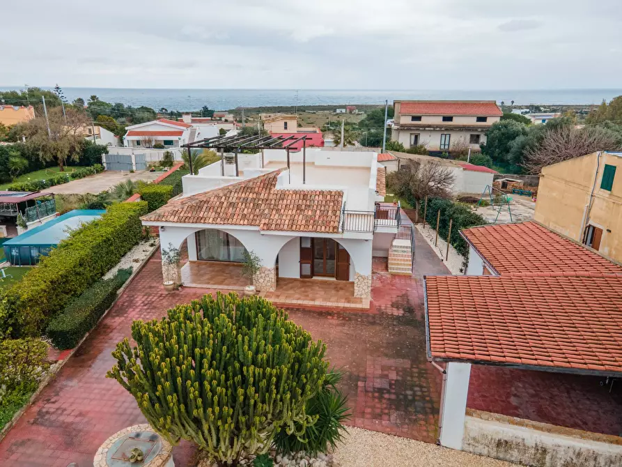 Immagine 4 di Villa in vendita  in via mallia a Siracusa