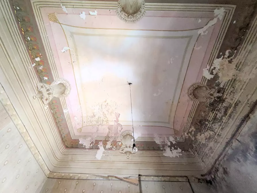 Immagine 9 di Palazzo in vendita  in Via Garibaldi a Vittoria