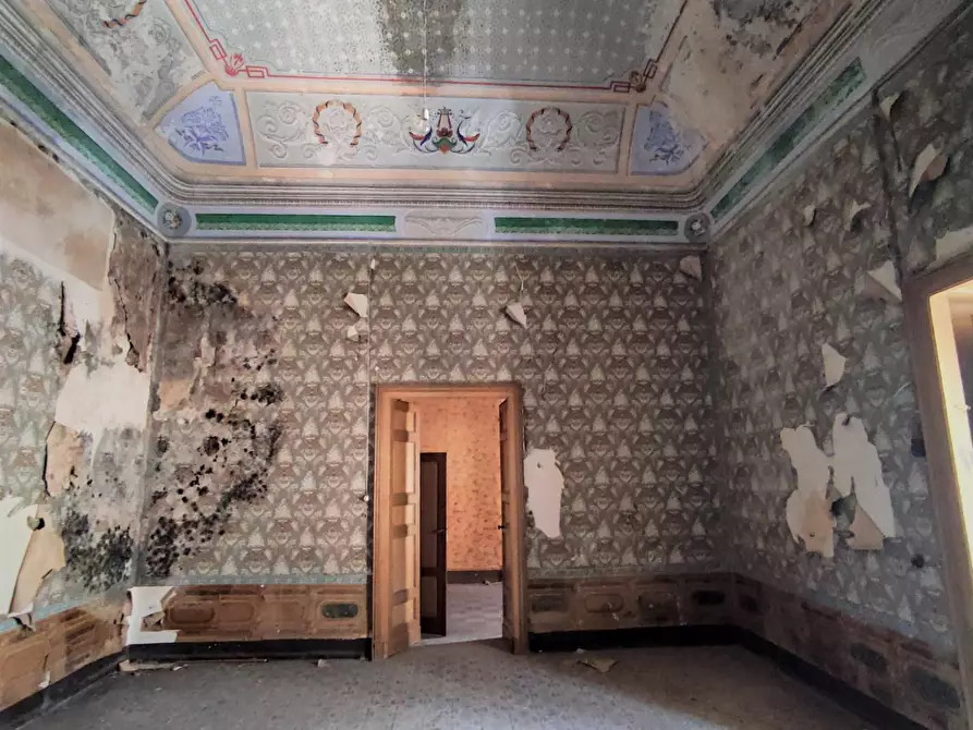 Immagine 13 di Palazzo in vendita  in Via Garibaldi a Vittoria