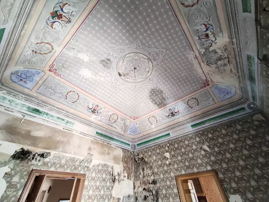 Immagine 15 di Palazzo in vendita  in Via Garibaldi a Vittoria