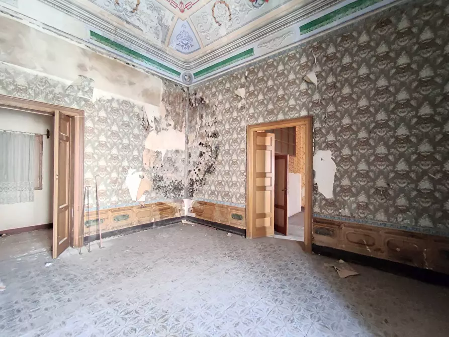 Immagine 16 di Palazzo in vendita  in Via Garibaldi a Vittoria