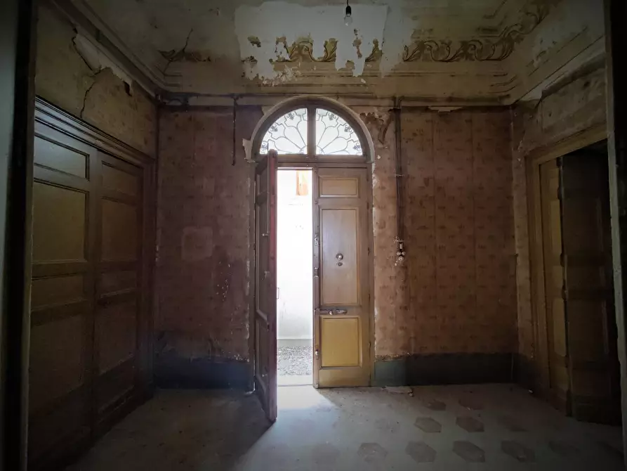 Immagine 19 di Palazzo in vendita  in Via Garibaldi a Vittoria