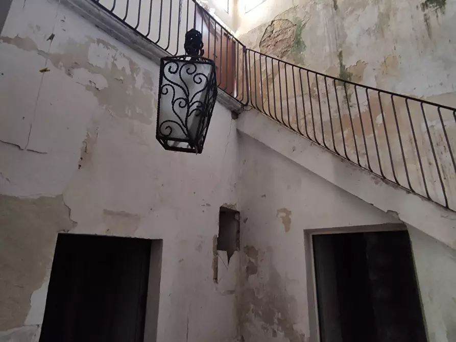 Immagine 21 di Palazzo in vendita  in Via Garibaldi a Vittoria