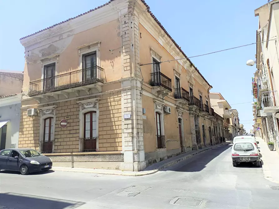 Immagine 23 di Palazzo in vendita  in Via Garibaldi a Vittoria