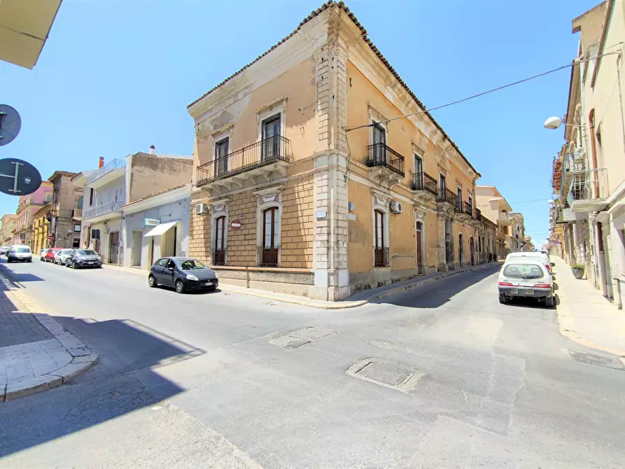 Immagine 24 di Palazzo in vendita  in Via Garibaldi a Vittoria