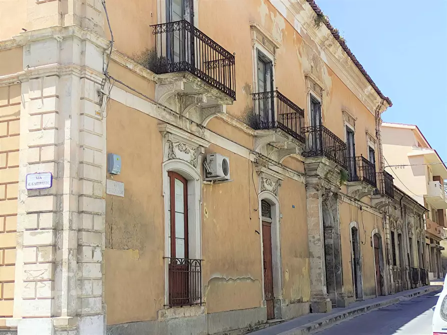 Immagine 25 di Palazzo in vendita  in Via Garibaldi a Vittoria