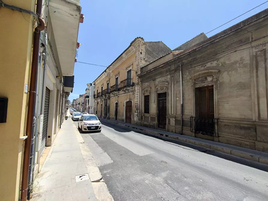 Immagine 27 di Palazzo in vendita  in Via Garibaldi a Vittoria