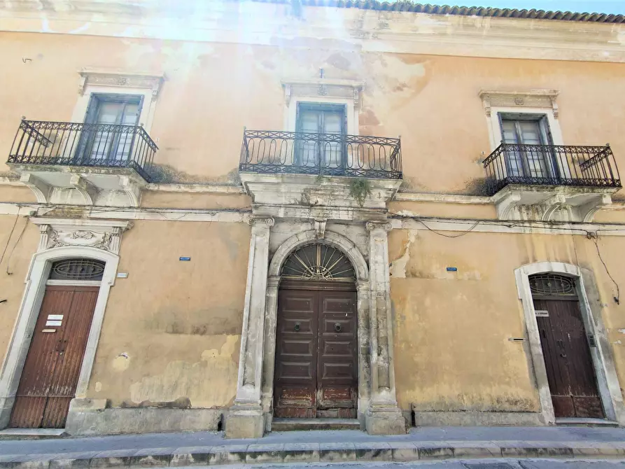 Immagine 28 di Palazzo in vendita  in Via Garibaldi a Vittoria