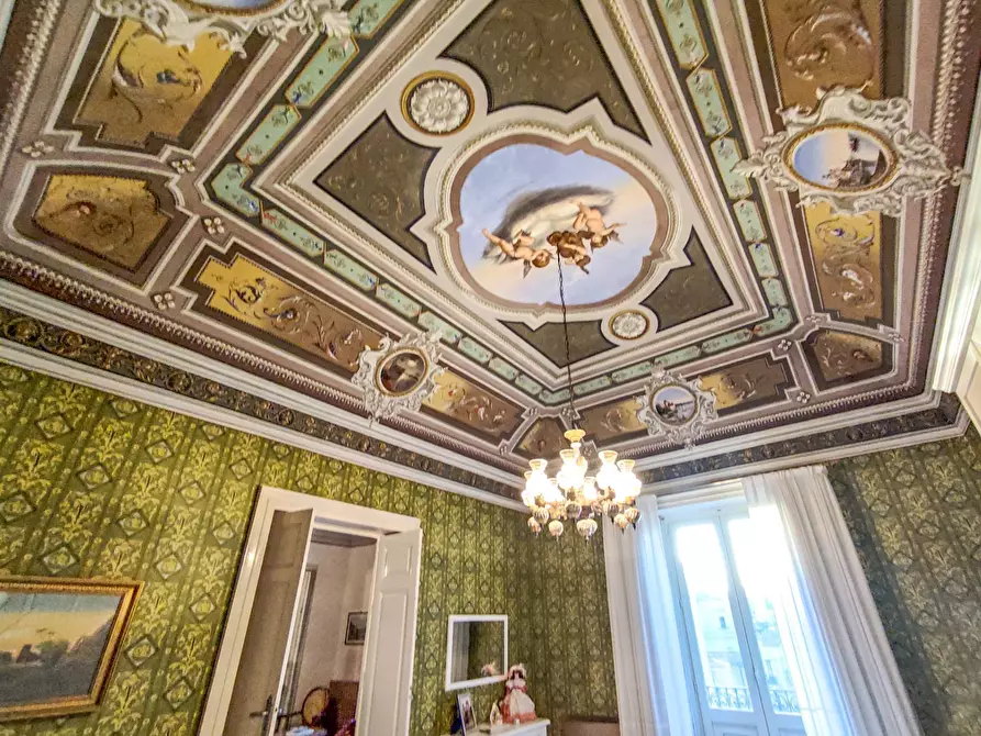 Immagine 8 di Villa in vendita  in Piazza Enrico Cimbali a Bronte