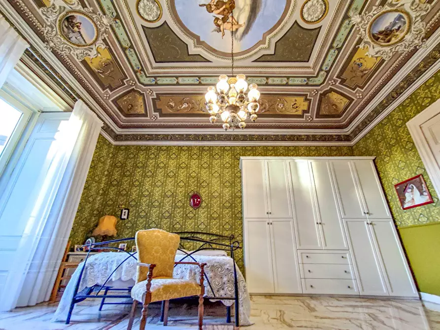 Immagine 7 di Villa in vendita  in Piazza Enrico Cimbali a Bronte