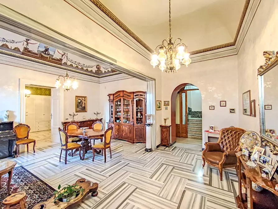 Immagine 11 di Villa in vendita  in Piazza Enrico Cimbali a Bronte