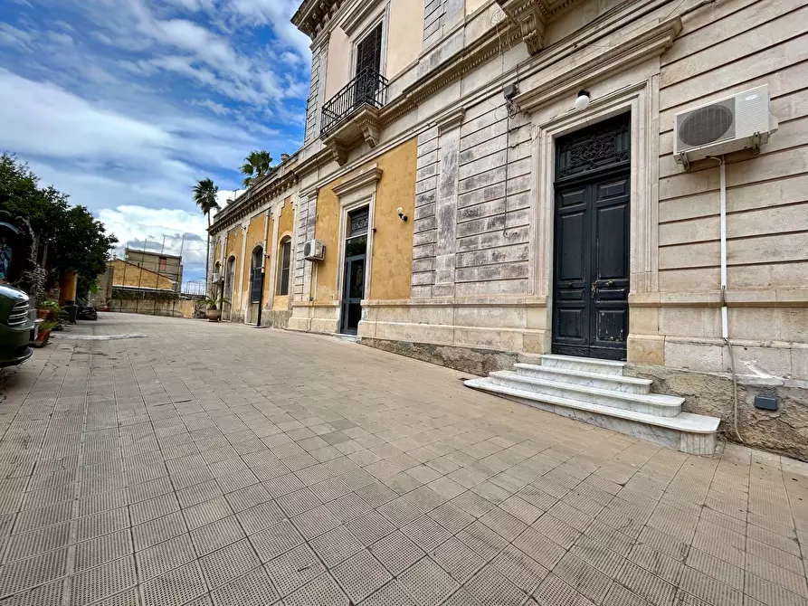 Immagine 1 di Palazzo in vendita  in via raimondi a Lentini