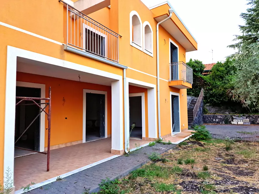 Immagine 20 di Villa in vendita  in via padre pio a Pedara