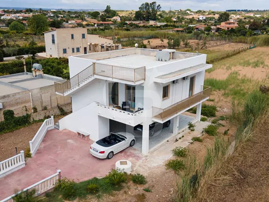 Immagine 1 di Villa in vendita  in via della malva a Ispica