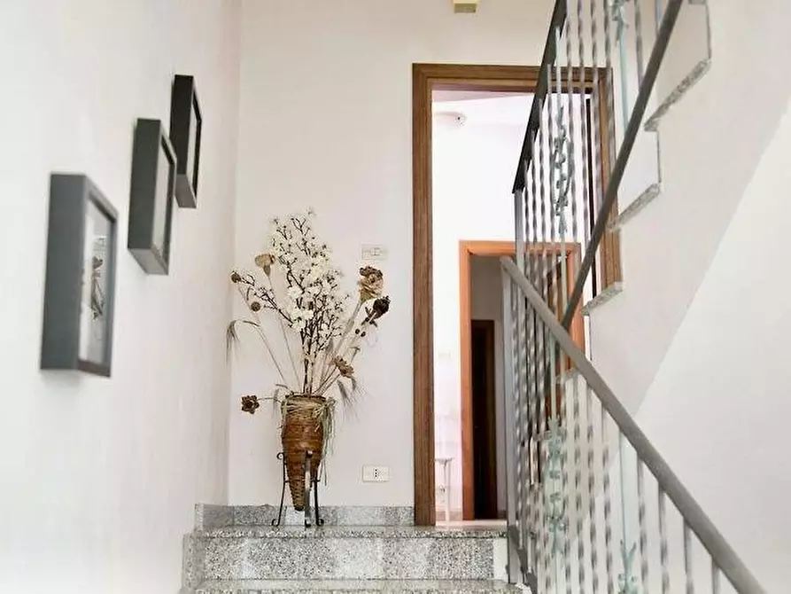 Immagine 9 di Palazzo in vendita  in via Pancrazio De Pasquale a Giardini-Naxos