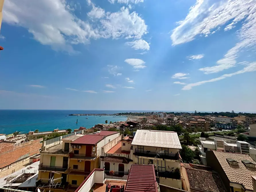 Immagine 12 di Palazzo in vendita  in via Pancrazio De Pasquale a Giardini-Naxos