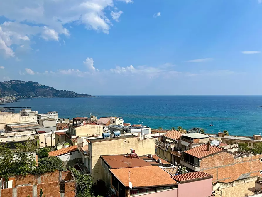 Immagine 13 di Palazzo in vendita  in via Pancrazio De Pasquale a Giardini-Naxos