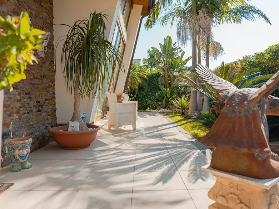 Immagine 2 di Villa in vendita  in via luigi monti a Siracusa