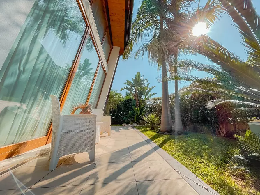 Immagine 14 di Villa in vendita  in via luigi monti a Siracusa