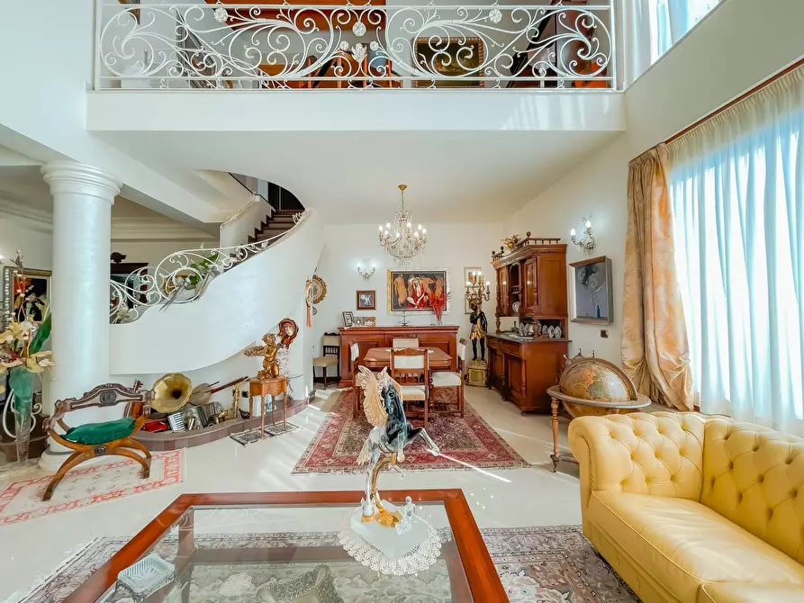 Immagine 18 di Villa in vendita  in via luigi monti a Siracusa