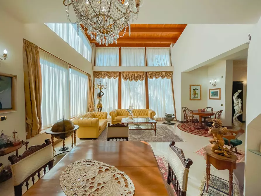 Immagine 20 di Villa in vendita  in via luigi monti a Siracusa