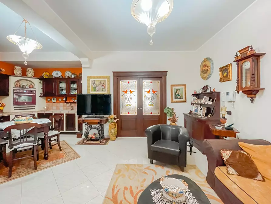 Immagine 25 di Villa in vendita  in via luigi monti a Siracusa