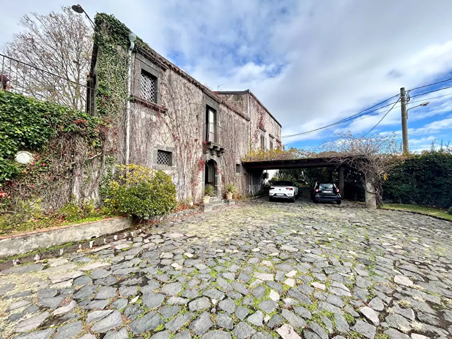 Immagine 3 di Villa in vendita  in via giuseppe garibaldi a Viagrande