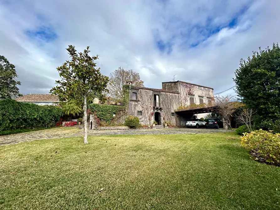 Immagine 2 di Villa in vendita  in via giuseppe garibaldi a Viagrande