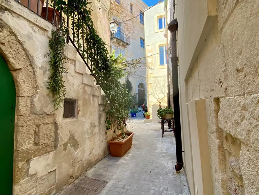 Immagine 1 di Casa semindipendente in vendita  in via salvatore chindemi a Siracusa