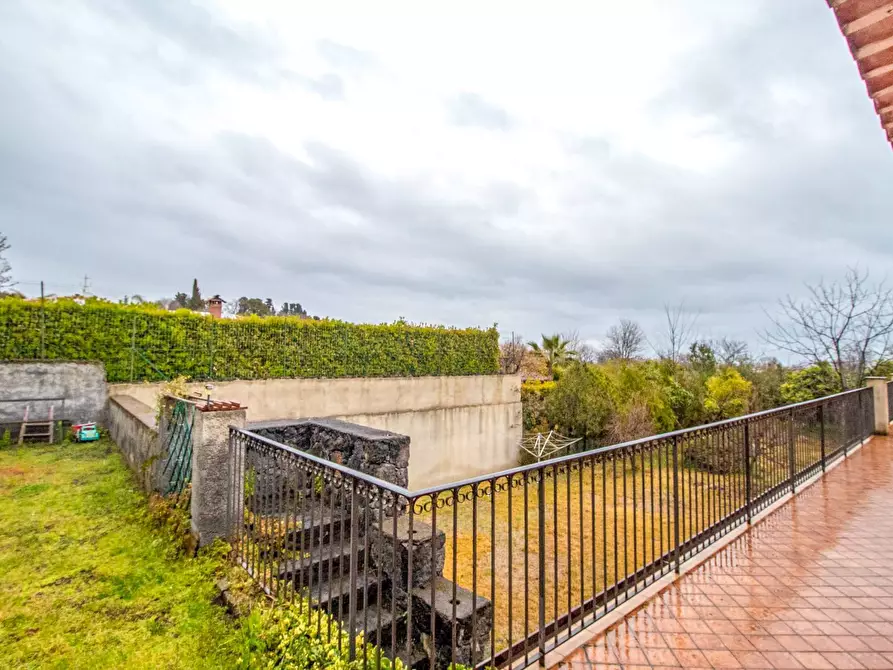 Immagine 10 di Villa in vendita  in via petrone a Viagrande