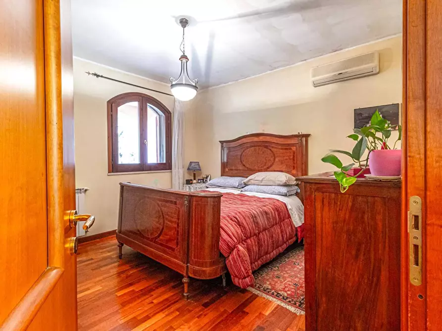 Immagine 25 di Villa in vendita  in via petrone a Viagrande