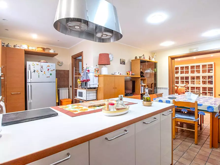 Immagine 5 di Villa in vendita  in via petrone a Viagrande