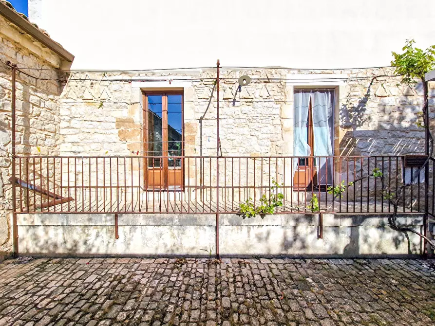 Immagine 3 di Villa in vendita  in Viale Del Lavoro a Scicli