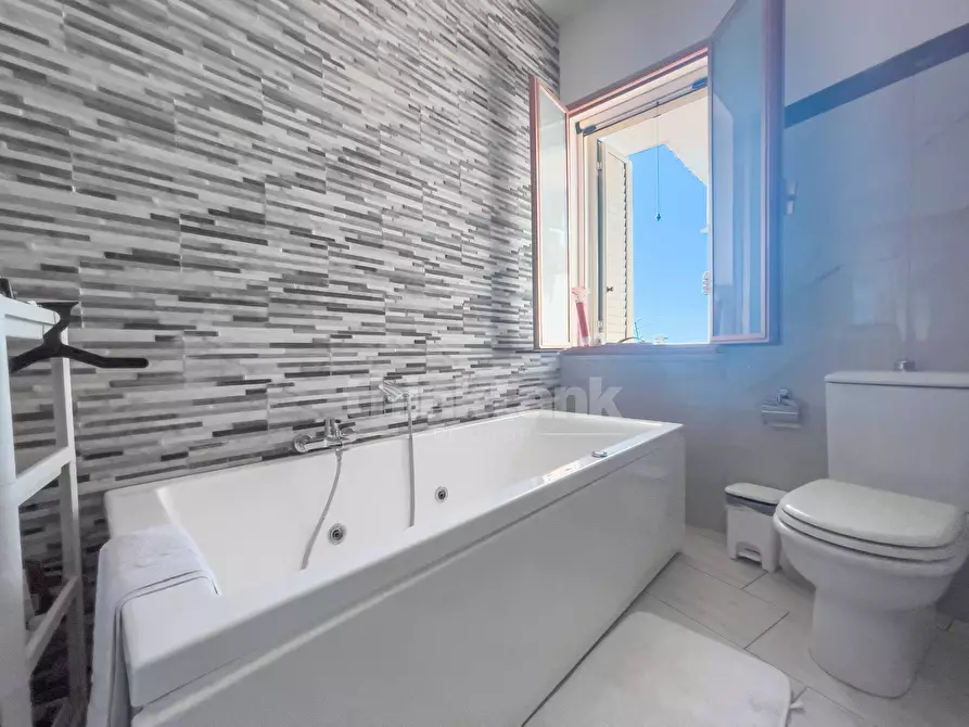 Immagine 18 di Villa in vendita  in Via Dei Diamanti a Siracusa