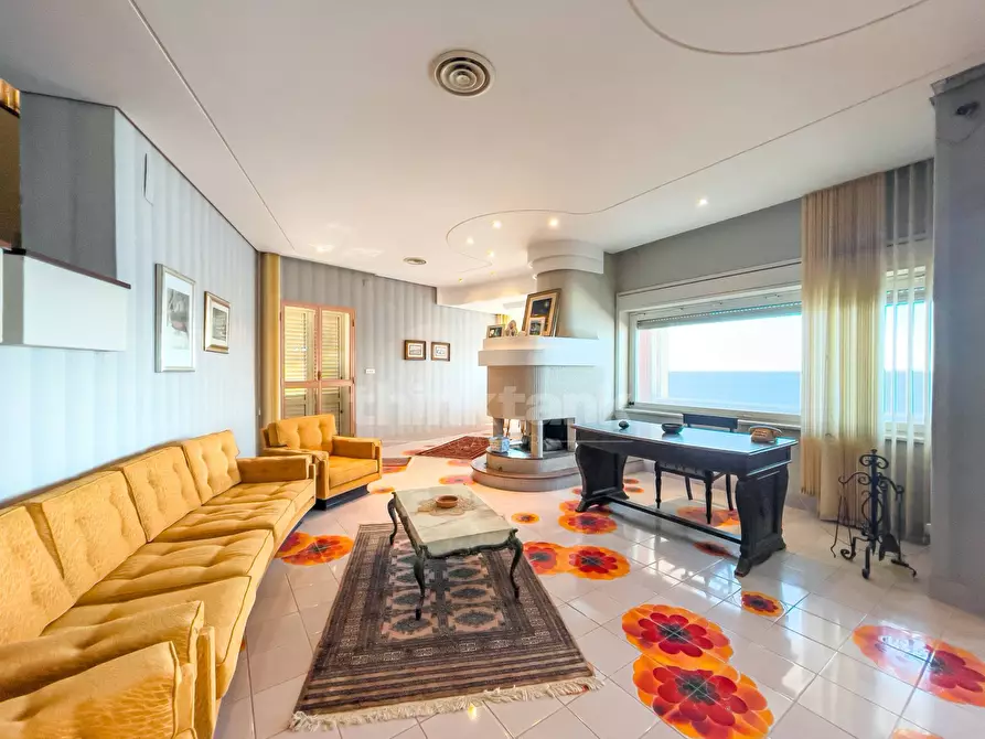 Immagine 30 di Villa in vendita  in Via Dei Diamanti a Siracusa